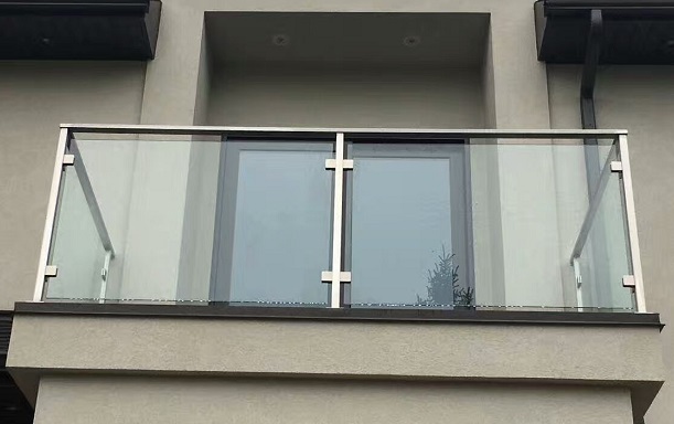 Transparent Balcony Glass Railing Design