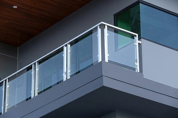 Modern Steel Grill Design For Balcony With Glass