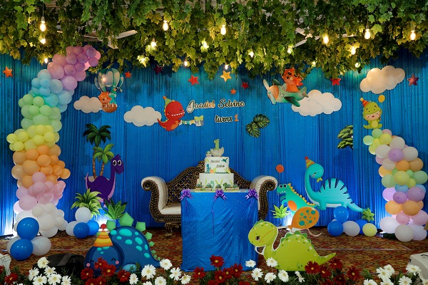 Dinosaur-1st-Birthday-Party-Decoration