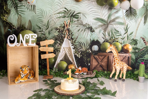 Jungle-Themed-First-Birthday-Party-Decoration