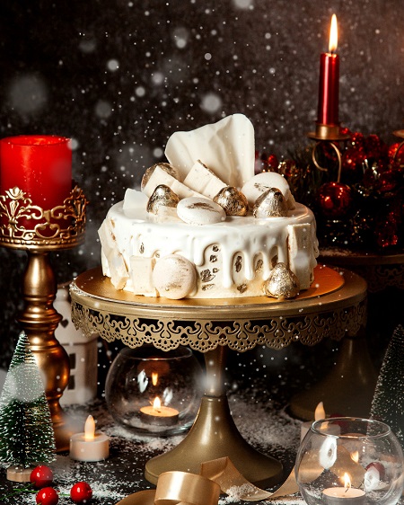 White Chocolate Christmas Cake