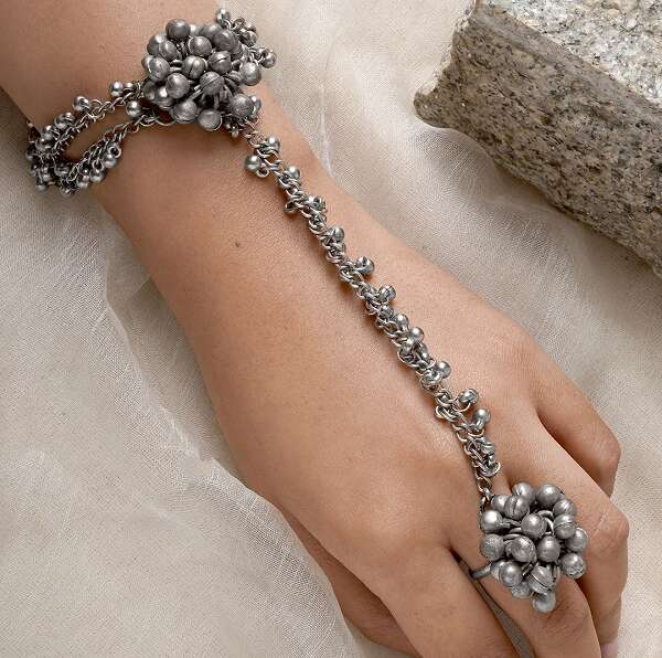 Oxidised Chain Bangles With Ring