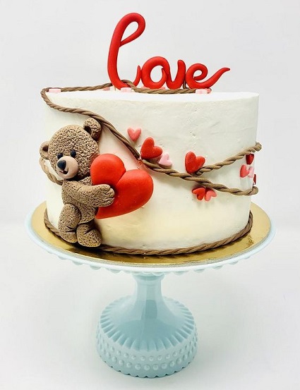 Cute Teddy Bear In Love Cake Design