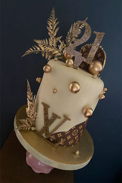 11. Luxury 21st Birthday Cake Design