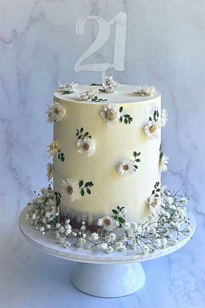 15. Simple Daisy Cake For 21 Bday