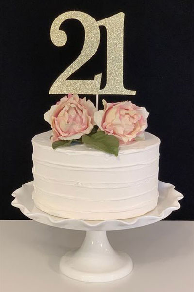 17. Minimal 21 Cake Design