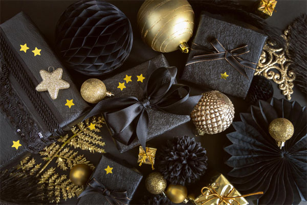 Black And Gold New Year Decor